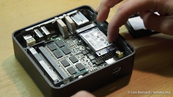 Inserting the SSD